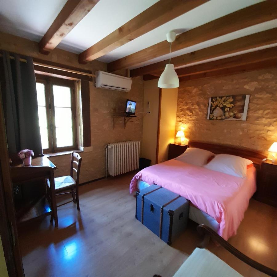 Auberge De Castel-Merle Sergeac Esterno foto