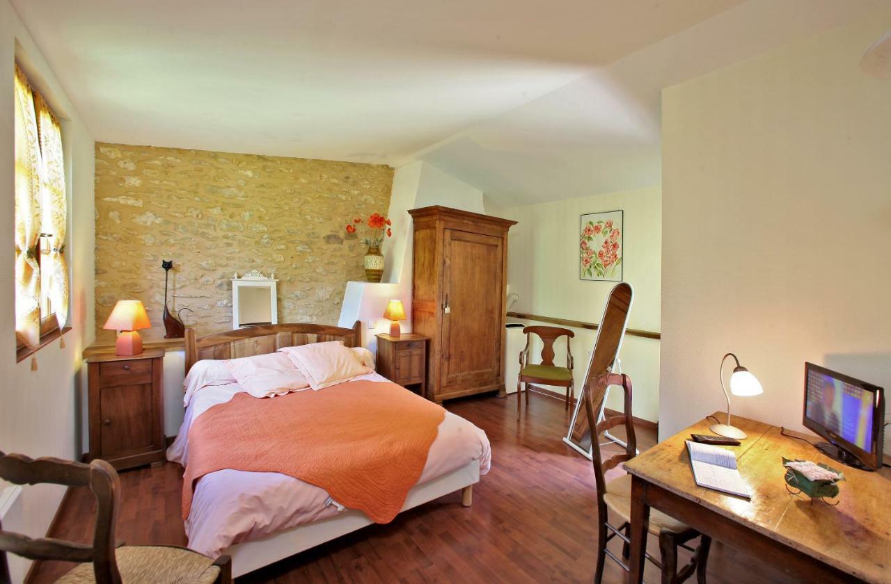 Auberge De Castel-Merle Sergeac Esterno foto